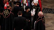 Královna manželka Camilla, choť britského krále Karla III., přichází do Westminsterského opatství na pohřeb královny Alžběty II.