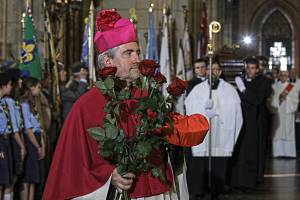 Převezení ostatků kardinála Josefa Berana do Chrámu svatého Víta.