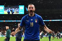 Leonardo Bonucci slaví postup Itálie do finále mistrovství Evropy.