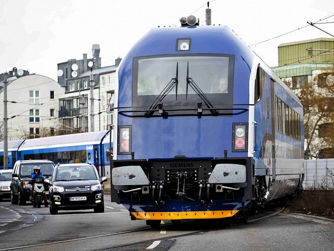 Ve výrobním závodě vídeňského Siemensu byla 12. února novinářům předvedena výroba vlaků Rail Jet pro České dráhy.