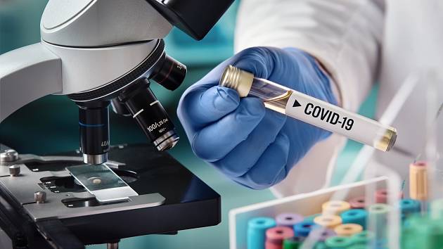 Dezinformátoři útočí na vakcínu proti nemoci covid-19 pomocí překroucených faktů