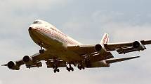 Přesně tento Boeing společnosti Air India s 329 cestujícími na palubě se stal cílem teroristického útoku v roce 1985. Snímek byl pořízen pouhých několik týdnů před spácháním útoku.
