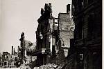 Rozstřílené ulice města po konci druhé světové války