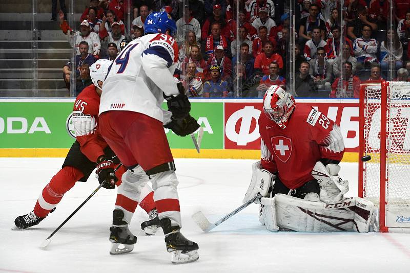 Bratislava 21.5.2019 - Mistrovství světa v Bratislavě - skupina B - Česko v bílém proti Švýcarsku v červeném