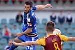 FK Dukla Praha - SK Sigma Olomouc. Aidin Mahmutovič ze Sigmy (vlevo) a Aldin Čajič z Dukly.