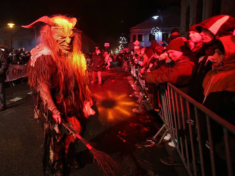 Kaplici po roce opět navštívili Krampusáci.