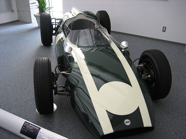 Brabhamův T53 ve výstavní síni japonské automobilky Honda.