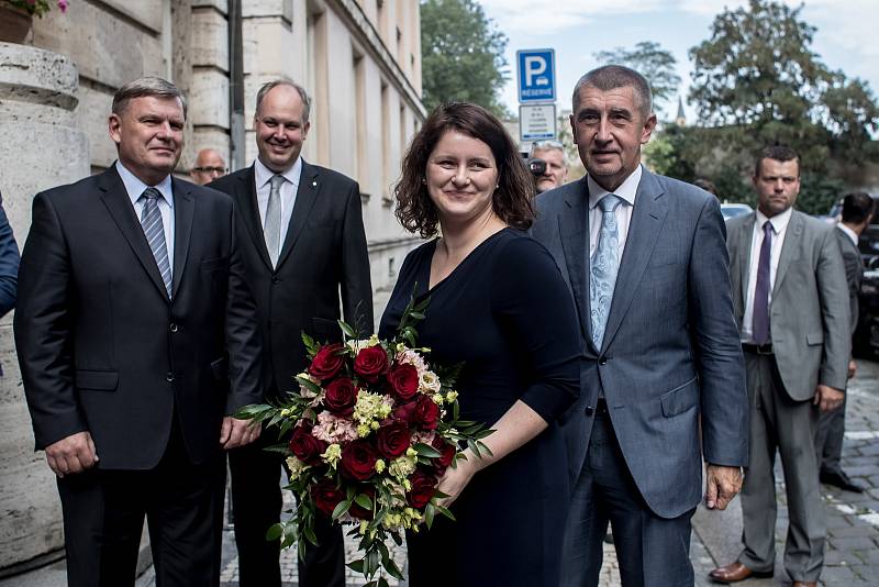 Premiér Andrej Babiš uvedl do úřadu novou ministryně práce Jana Maláčovou 30. července v Praze.