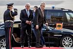 Prezident Miloš Zeman (vpravo) přivítal na Pražském hradě německého prezidenta Franka-Waltera Steinmeiera.