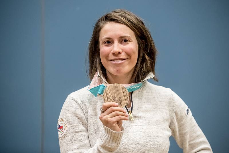 Snowboardistka Eva Samková po příletu z olympijských her v Pchjongčchangu