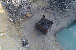 Dřevěná studna nalezená archeology během výzkumu pod budoucí dálnicí D35 mezi Opatovicemi nad Labem a Ostrovem