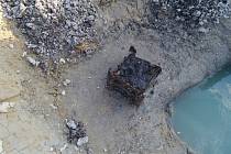 Dřevěná studna nalezená archeology během výzkumu pod budoucí dálnicí D35 mezi Opatovicemi nad Labem a Ostrovem