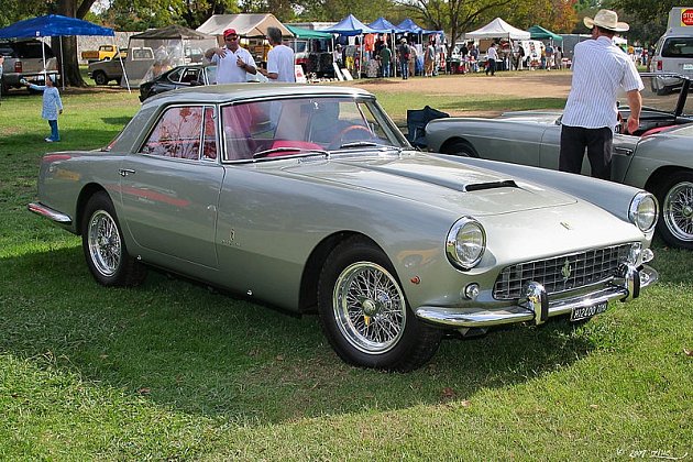 Prvním sériově vyráběným sporťákem značky Ferrari byl od roku 1958 vůz 250 GT Coupé. Právě tento model si pořídil i příští velký konkurent Enza Ferrariho, podnikatel Ferruccio Lamborghini.