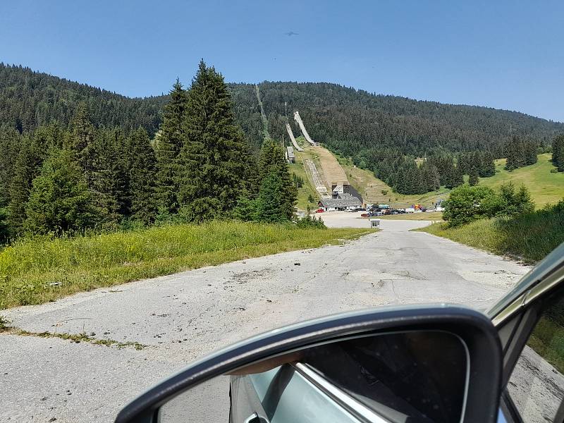 Roadtrip na Balkán: První cíl cesty, areál skokanských můstků pod horou Igman za Sarajevem