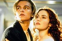 Leonardo DiCaprio a Kate Winsletová ve filmu Titanic