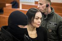 Alena Zsuzsová odmítla, že by na vraždě Jána Kuciaka měla jakýkoli podíl. Před soudem v Pezinku uvedla, že z obviněných zná pouze Mariana Kočnera.