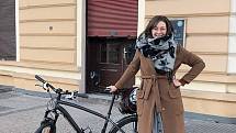 S koly má Lucie Rýzlerová zkušenosti od tří let, kdy ji vozil děda na sedátku na štangli. Pořádně jezdit si ale troufl a, až když našla Holky na kole.