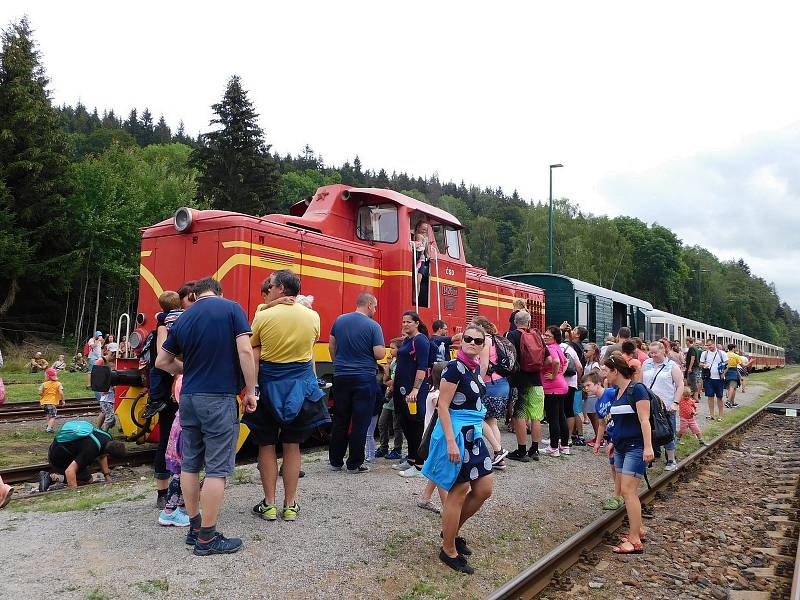 Snímek z jednoho z předchozích ročníků Borůvkové soboty na Zubačce v Kořenově.