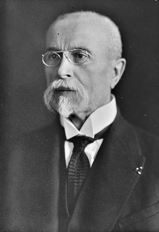 Od roku 1918 do roku 1935 byl prezidentem Československa Tomáš Garrigue Masaryk.