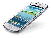 Samsung představil menší a levnější verzi telefonu Galaxy S III.