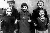 Jedna ze dvou zachovaných fotek zachráněných židovských dětí.