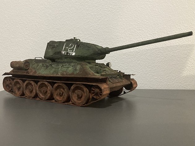 Tank T 34 vzor 85. Hlavní tank rudé armády při osvobozování východní Evropy.