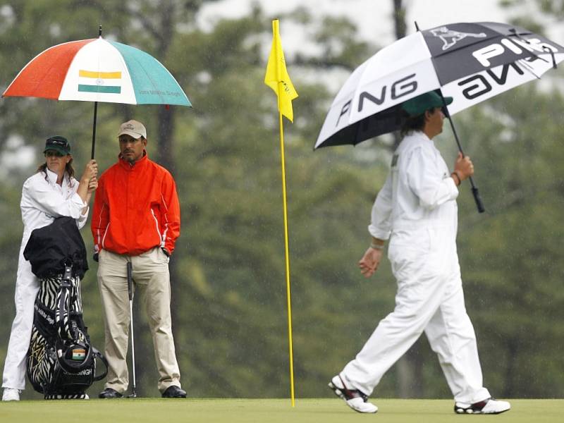 V Augustě se golfisté museli vyrovnat i s nepřízní počasí.