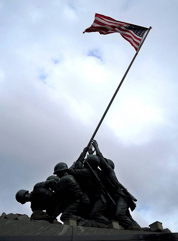 Památník připomínající slavné vztyčení americké vlajky na Iwodžimě