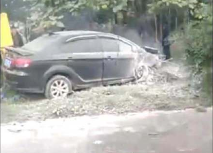 Auto najelo v čínském Le-šanu na chodník, zemřelo sedm lidí.