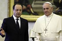 Papež František ve Vatikánu přijal francouzského prezidenta Françoise Hollandea.