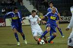 Fotbalisté Olomouce Michal Ordoš (vlevo), Jan Schulmeister (vpravo) a Josef Čtvrtníček ze Slovácka.