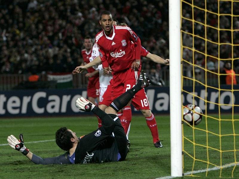 Liverpool sice v Debrecínu vyhrál díky gólu Davida Ngoga (uprostřed), přesto v Lize mistrů ze skupiny nepostoupí.