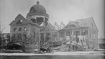 Halifaxská výstavní budova. Poslední lidské tělo jedné z obětí exploze se zde našlo až v roce 1919
