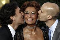 Sophia Lorenová se svými syny Carlem jr. a Edoardem. 