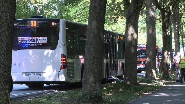 V Lübecku napadl útočník nožem cestující v autobusu