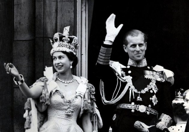 Královna Alžběta a princ Philip, vévoda z Edinburghu po korunovaci v roce 1953