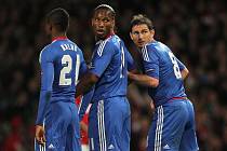 Fotbalisté Chelsea (zleva) Salomon Kalou, Didier Drogba a Frank Lampard. 