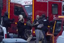 Jeden z mužů v pařížském košer obchodě, který se stal v pátek dějištěm teroristického útoku, se i se svým tříletým synem na pět hodin schoval do lednice, aby útok přežili. Propuštění rukojmí. Ilustrační foto.