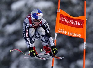 Česká lyžařka Ester Ledecká na trati sobotního sjezdu v závodě Světového poháru v kanadském Lake Louis