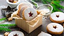 Cukroví letos na Vánoce výrazně podraží. Energie a suroviny natolik zdražily, že mnohé pekárny pečení cukroví letos vzdávají.