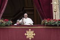 Papež František přednáší tradiční vánoční poselství Městu a světu (Urbi et orbi)
