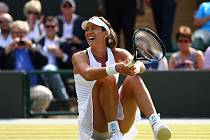Španělská tenistka Garbiňe Muguruzaová po vítězství ve Wimbledonu před šesti lety