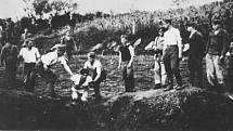 Ustašovci vraždící Srby v koncentračním táboře Jasenovac