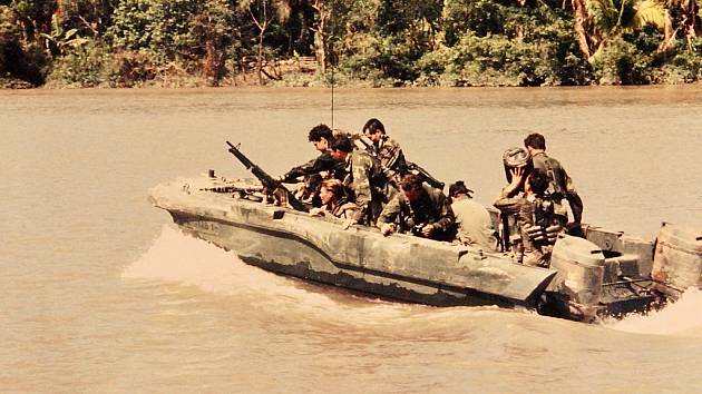 Američtí Navy SEALs ve Vietnamu koncem šedesátých let. Ve stejné době do tehdejší jednotky Navy SEAL Two vstoupil Richard Marcinko.