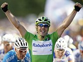 Španěl Oscar Freire se raduje z vítězství ve 14. etapě Tour de France.