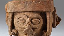 Aztécký bůh deště Tlaloc. Keramická plastika, Mexiko 1350 – 1521. 