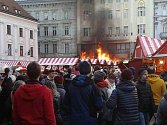 Požár na vánočních trzích v Bratislavě.