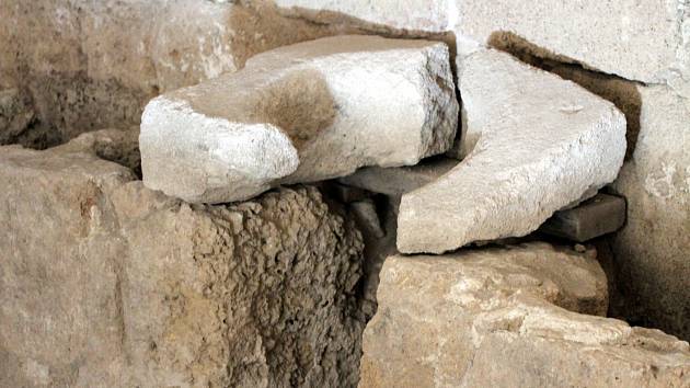 Pozůstatky starověkých izraelských toalet, ilustrační foto