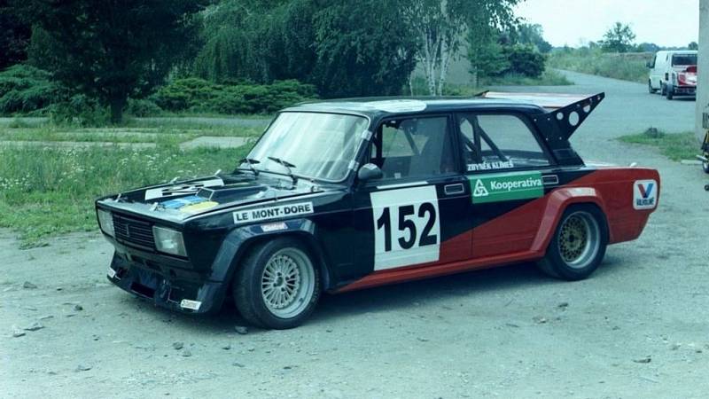 Lada VFTS MTX Racing B (1986). Soutěžní „žigulík“ pro okruhové závody skupiny B. Motor o objemu 1,6 litru a výkonu 180 koní (132 kW).