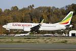 Boeing 737 MAX 8 Ethiopian Airlines - Letoun Boeing 737 MAX 8 společnosti Ethiopian Airlines, který 10. března spadl na cestě z etiopské metropole Adis Abeby do keňského hlavního města Nairobi. Zahynulo všech 157 lidí na palubě